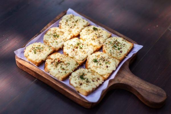 Nutrition facts of garlic bread